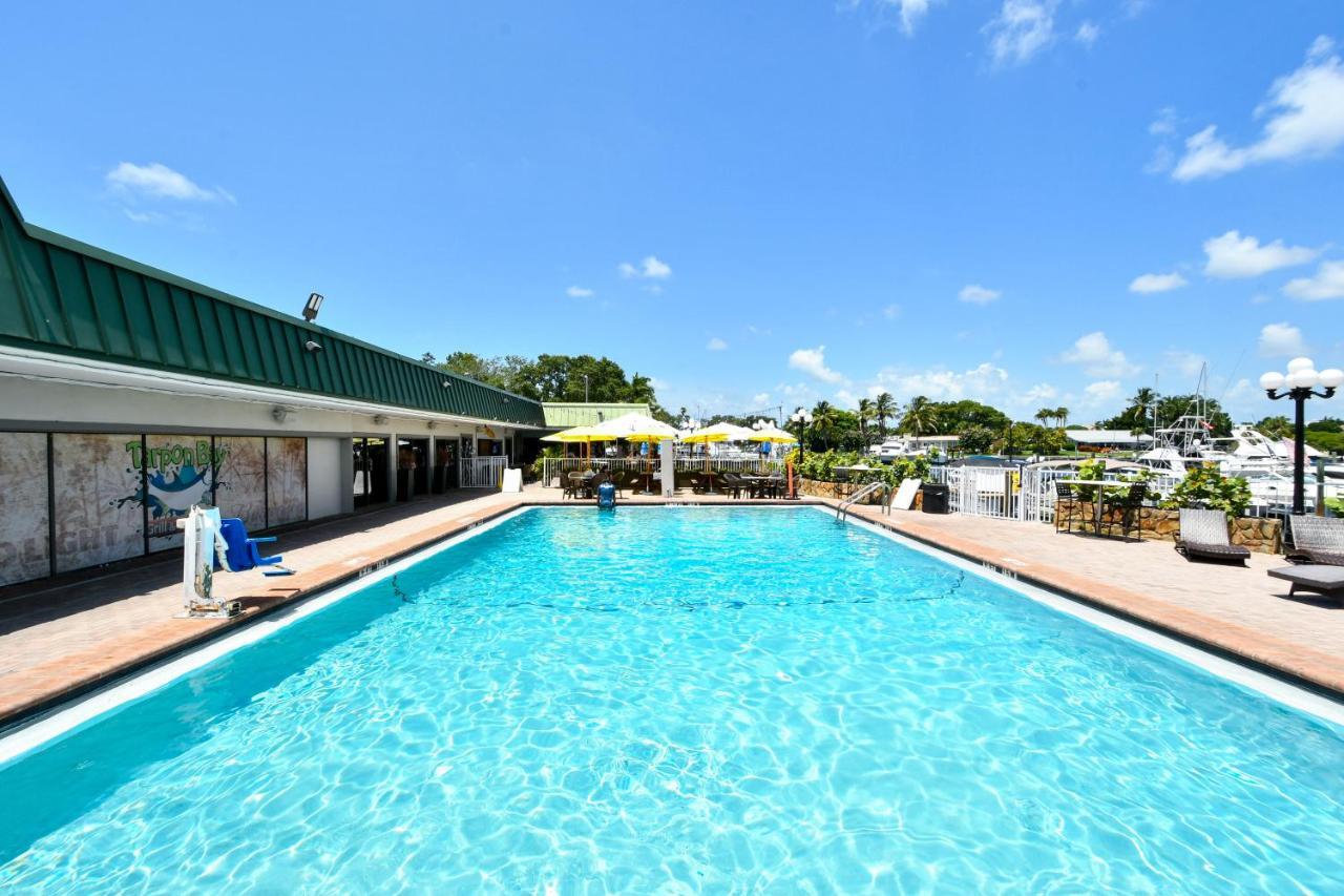 Remodeled, Huge Pool, Tiki Bar & Grill, Quiet Room Sarasota Exterior foto