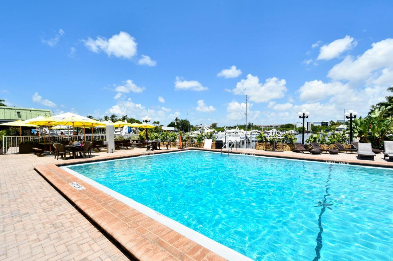 Remodeled, Huge Pool, Tiki Bar & Grill, Quiet Room Sarasota Exterior foto